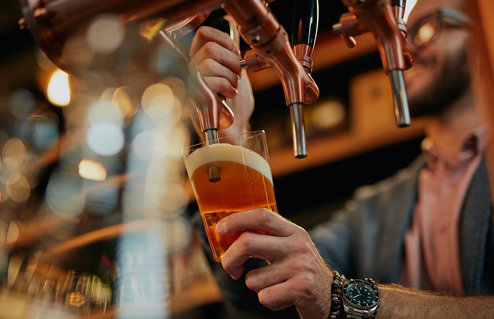 Bartender-pours-beer-into-pint-glass