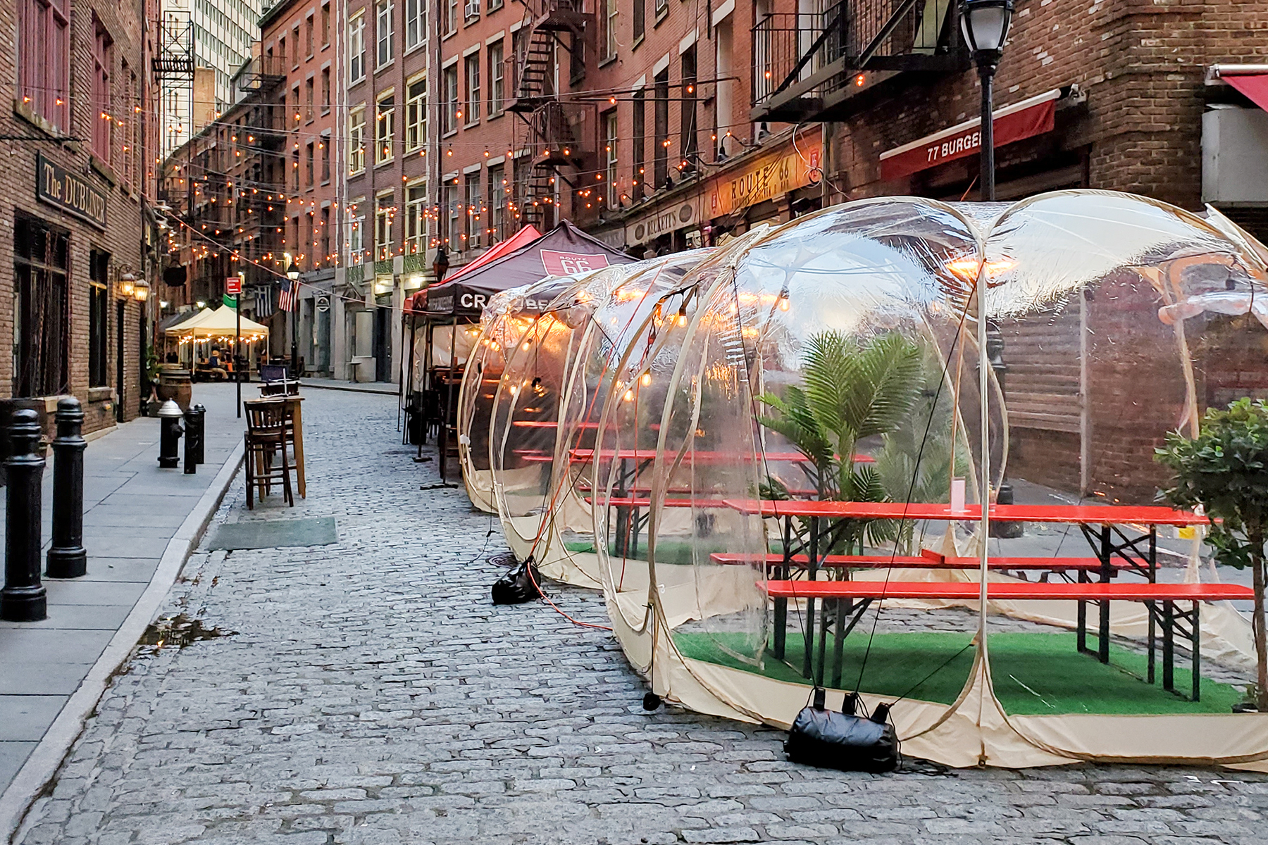 Outdoor NYC Dining down side street