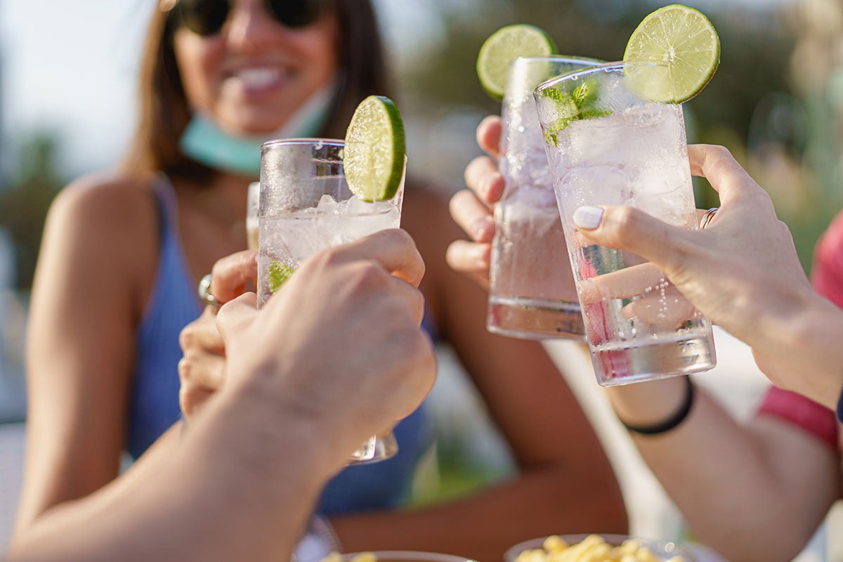 outdoor-dining-people-drinking-with-masks-on-during-pandemic